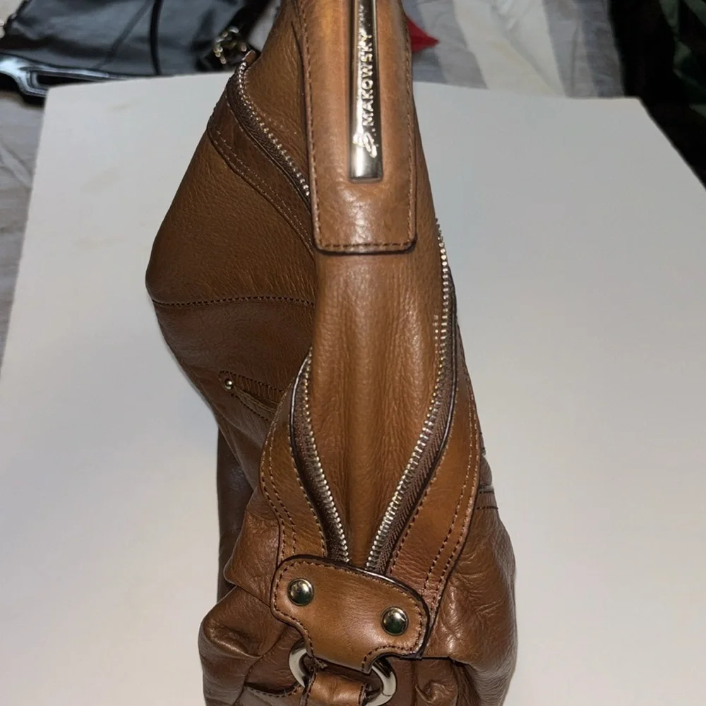 B MAKOWSKY BROWN LEATHER BOHO BAG GORGEOUS LEATHER WELL SEASONED
